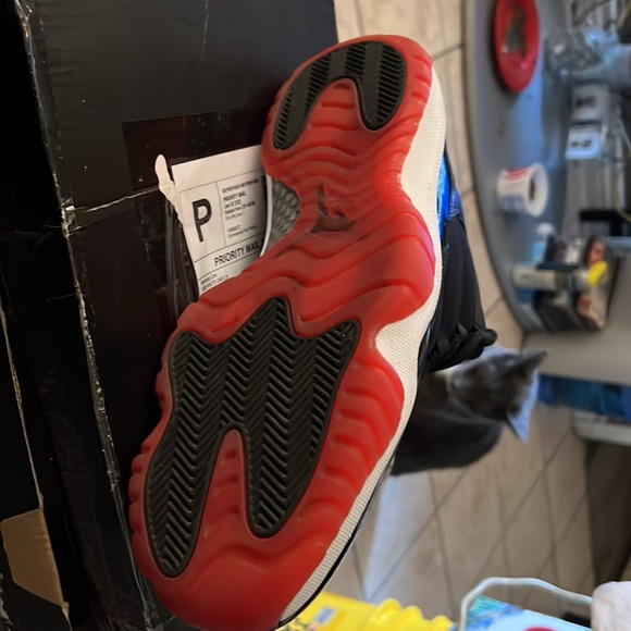2012 Air Jordan bred 11’s - Picture 6 of 8